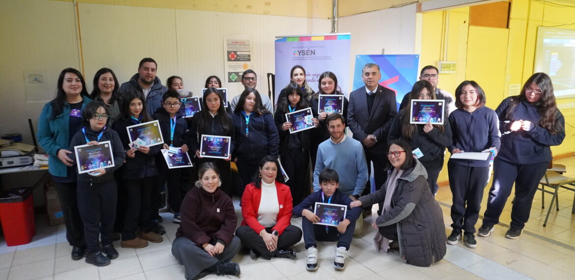 Gira de educación digital llega al extremo sur: Inteligencia Artificial e innovación se toman las aulas públicas de la Región de Aysén